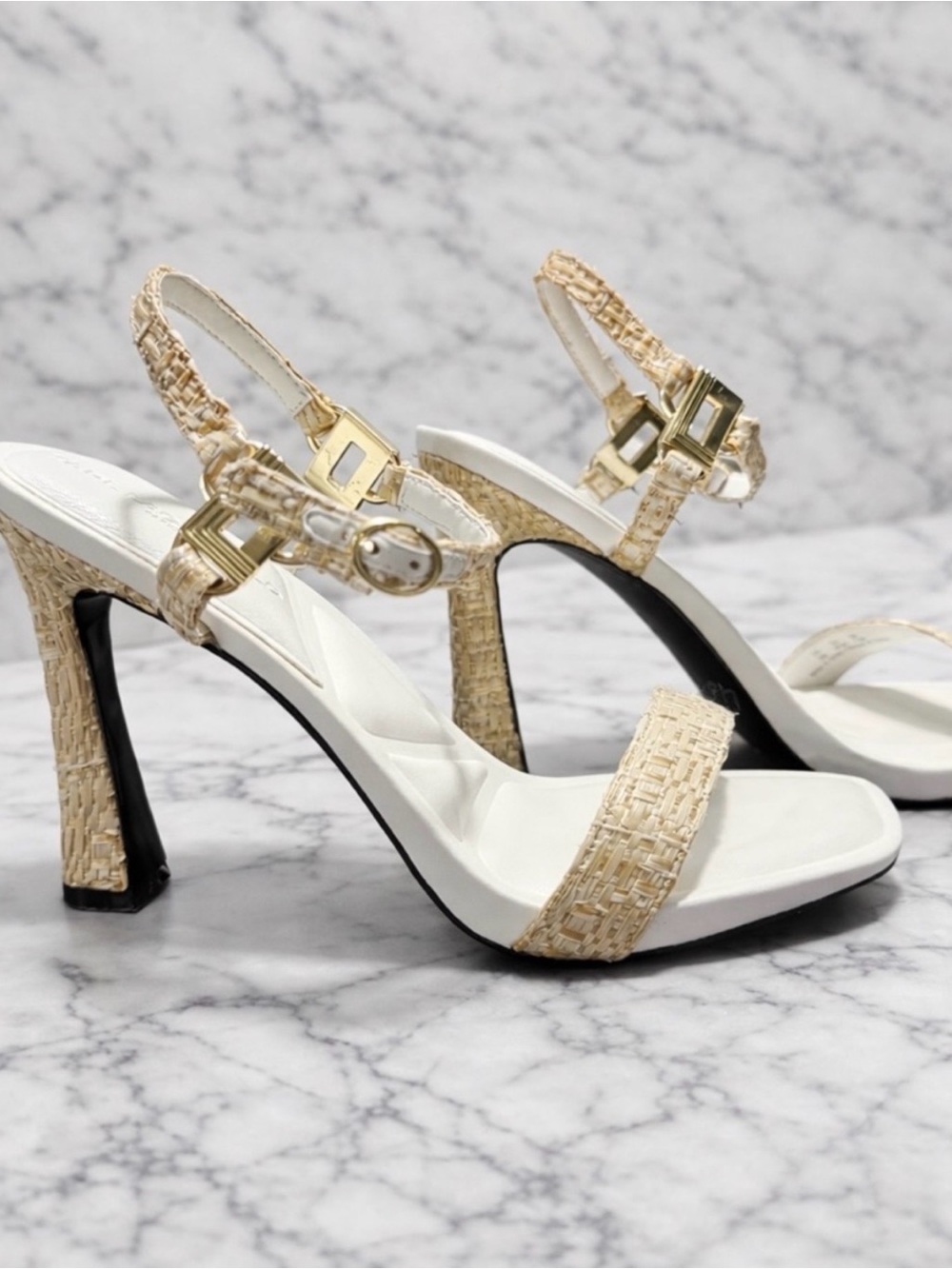 Karl Lagerfeld Paris CYBIL
ANKLE STRAP SANDAL
